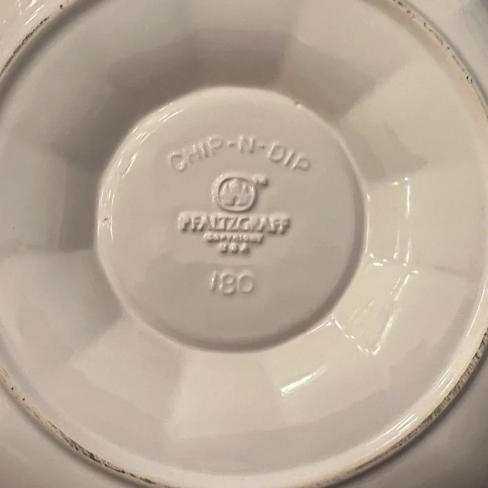 Pfaltzgraff Christmas Heritage 2 piece Chip and Dip set, new in Box. - Picture 5 of 5